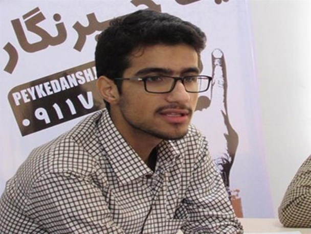 تجمع دانشجویان گیلانی در مقابل گمرک انزلی و آستارا در اعتراض به واردات کالاهای مشابه داخلی