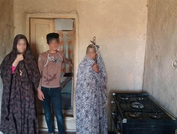 چشم امید مادری تنها به دستان مهربان هموطنان/خانه بخت دختری عقد کرده را روشن کنیم