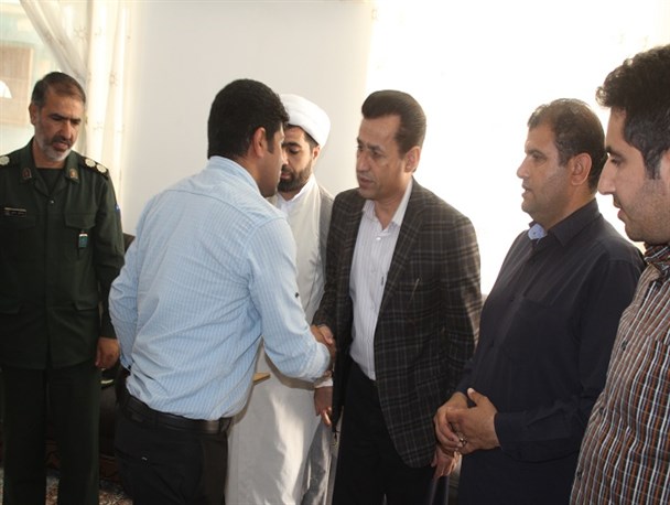 مسئولین قصرشیرین به دیدار خانواده معظم شهدا رفتند+ تصاویر