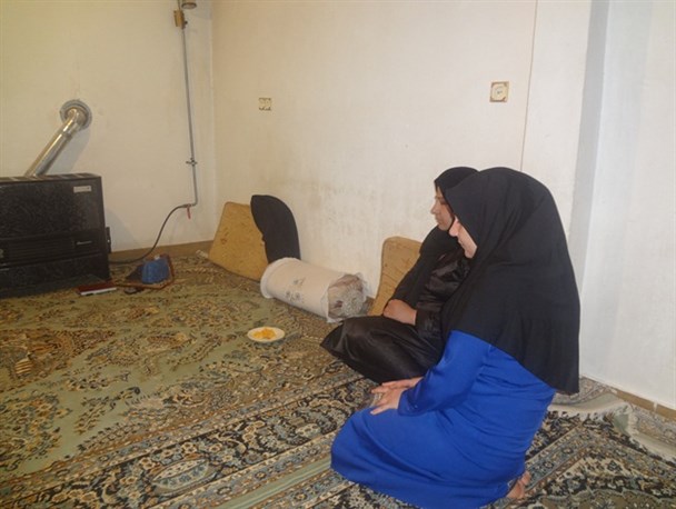 زندگی سخت خانواده ای 8 نفری که پنج نفرشان نابینا هستند/ افسانه و زینب نیازمند کمک خیرین+ تصاویر