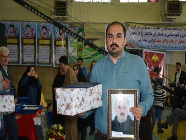 تجلیل از خانواده های معلمان فوتی شهرستان کردکوی+تصاویر
