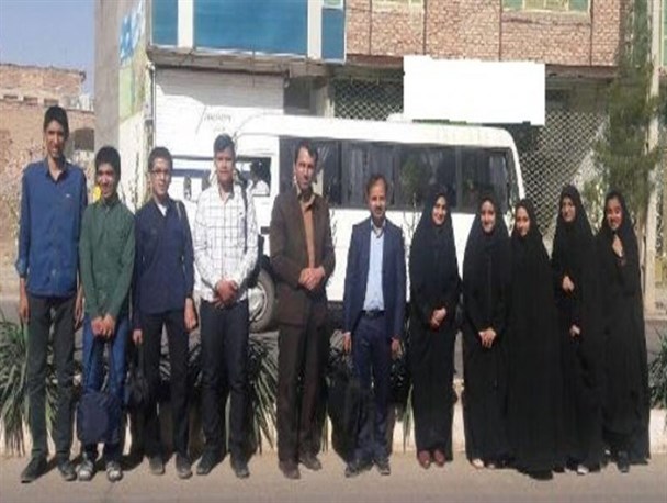 دانش آموزان سرایانی رتبه اول مسابقات علمی آزمایشگاهی را کسب کردند