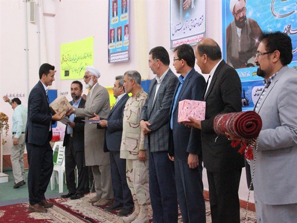 مراسم تجلیل از معلمان مناطق مرزی بخش داشلی برون /تصاویر