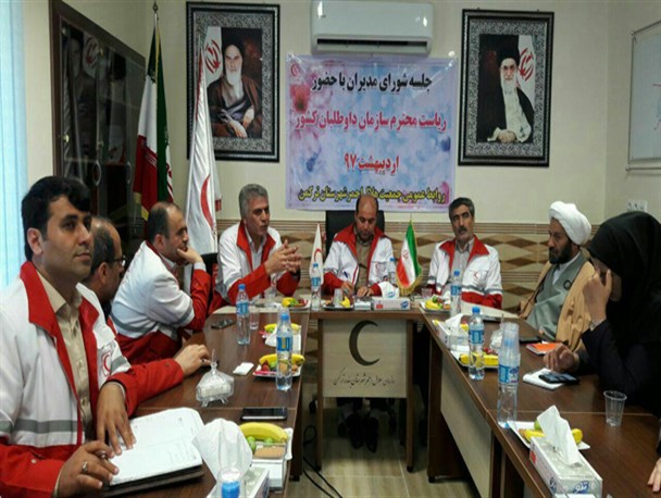 نشست صمیمانه رئیس سازمان داوطلبان کشور باخیرین و داوطلبین هلال احمر