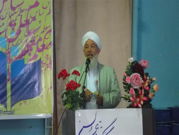آگاهی بخشی دانش آموزان به سوی علم،دین مداری و اخلاق مهمترین وظیفه معلم است