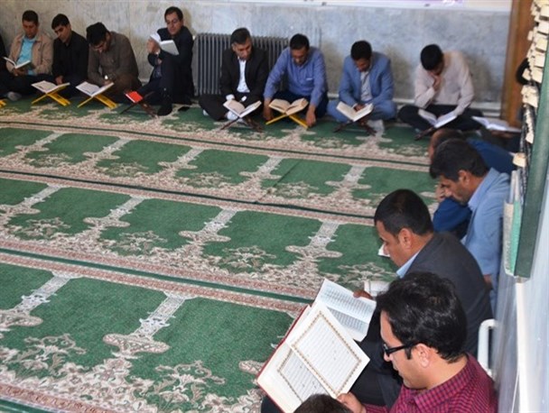 آیین جزء خوانی قرآن در ادارات اردل آغاز شد