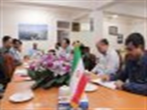 تدوین برنامه جامع سوادآموزی  در محل دفتر فرماندار شهرستان ابوموسی
