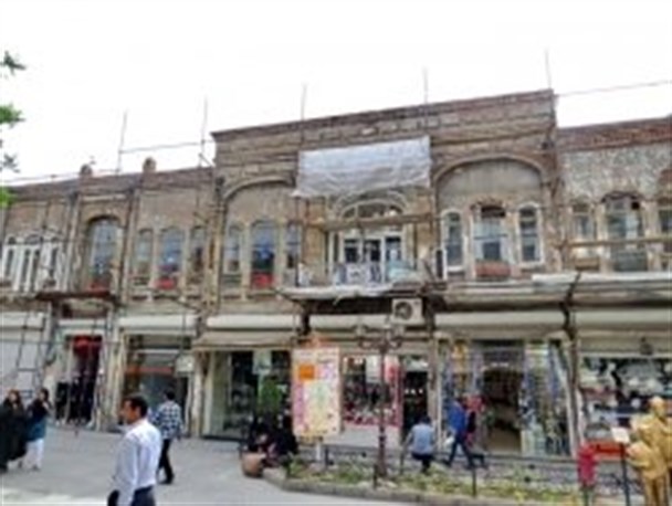 آغاز عملیات مرمت نمای خانه شالچی واقع در پیاده راه تربیت