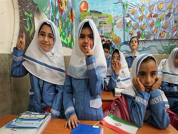 اعتراض والدین دانش آموزان سروستانی نسبت به جابجایی مدارس
