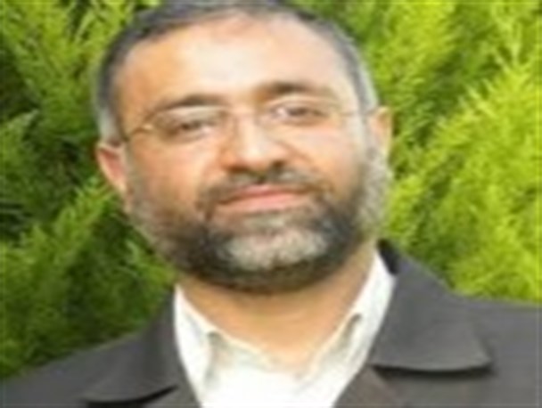 خواص در تحریف مبانی و خصوصیات حضرت امام هوشیار باشند