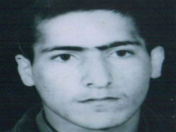 زندگینامه دانش آموز شهیدی که کتاب های درسی اش را هم با خود به جبهه برده بود