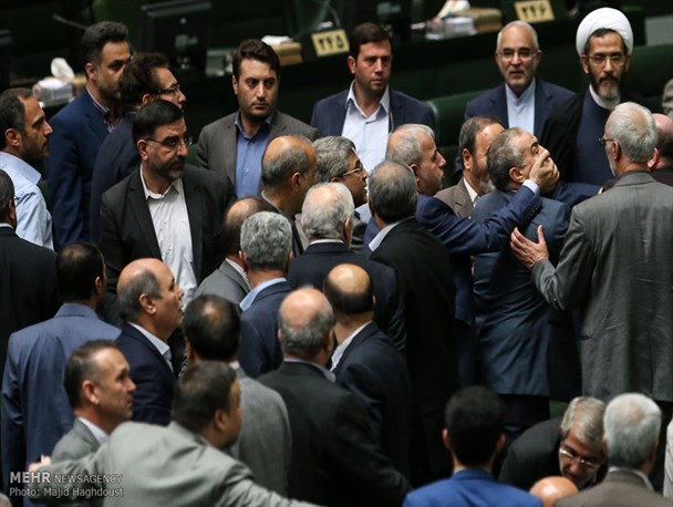 شان مجلس نباید زیر سئوال برود/ معاون وزیر زیاده روی کرد