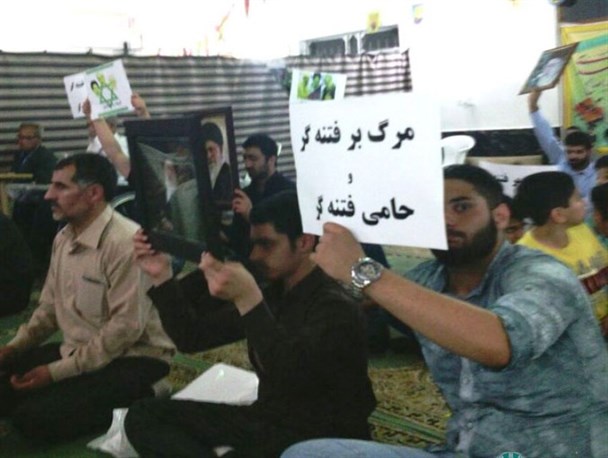 امام جماعتی که سنگ سران فتنه را بر سینه می‌کوبد!