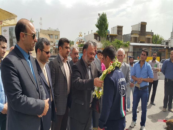 استقبال گرم شهروندان قوچانی از قهرمان کشتی ساحلی جهان
