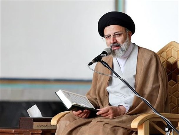 امپراتوری رسانه‌ای مستکبران به دنبال القای روحیه تسلیم است/ رمز عقب نشینی استکبار ایستادگی بر مواضع است