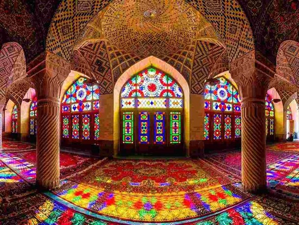 اجرای ویژه برنامه شب خاطره ها در مسجد رنگ و نور شیراز