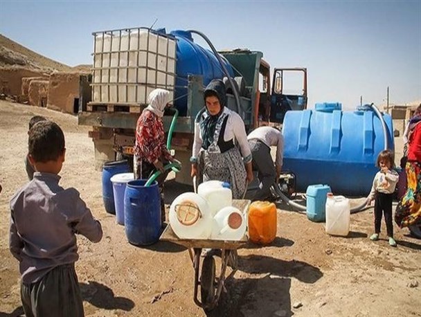 گلایه مردم روستای درمیان از کاهش تعداد تانکرهای آبرسانی/ مدیر آبفار درمیان: بالابودن تعداد روستاها و کمبود تانکر عامل کاهش آبرسانی است