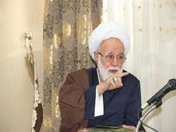 تجربه جنگ و توطئه‌های امریکا به ما آموخت که باید روی پای خود بایستیم/ در حوزه اقتصاد، ندانم کاری‌ها ما را محتاج کرد