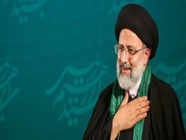 خاطره جالب از علاقه جوانان به آیت الله رئیسی؛ از طرف من پیشانی آن سید را ببوس