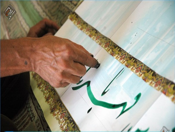 وقتی «ناخن» قلم نی کتابت دعای ماه رمضان می شود + تصاویر