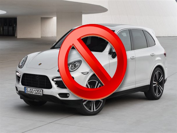 10 پورشه در گمرک یزد ضبط قطعی شد/ کاهش شدید واردات خودرو در گمرک استان