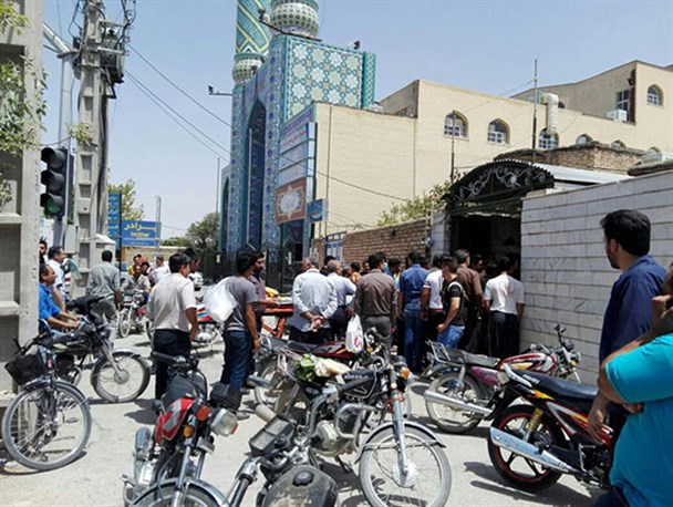 ورود یک دستگاه پراید با سرعت غیرمجاز به حیاط یک شرکت در نی ریز