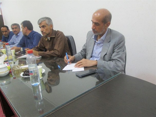 خود را یک امداد گر می دانم/نباید خدمات را صرف پرداخت مستمری نمود