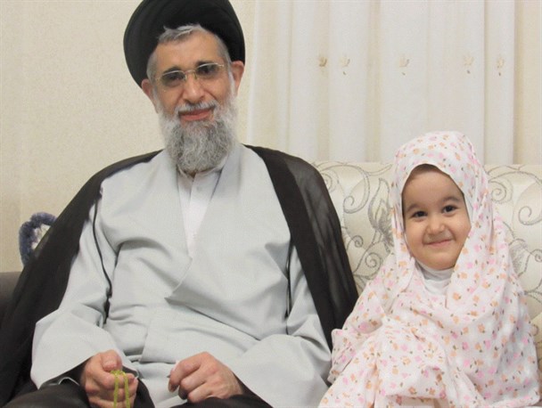 دیدار امام جمعه  انزلی با خانواده شهدا