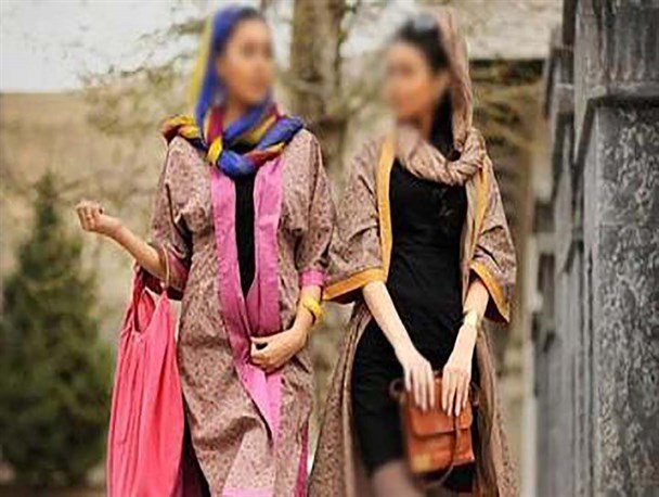 هدف اصلی دشمن،ترویج بدحجابی برای انحراف جوانان/ نمایشگاه بدحجابی در ویترین فروشگاه ها!