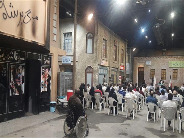 محفل شعر طنز «نارنجک» در موزه زنده صحن نو مشهد