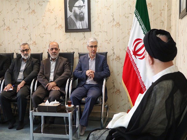 ذره‌ای از آرمان‌های انقلاب کوتاه نمی‌آییم