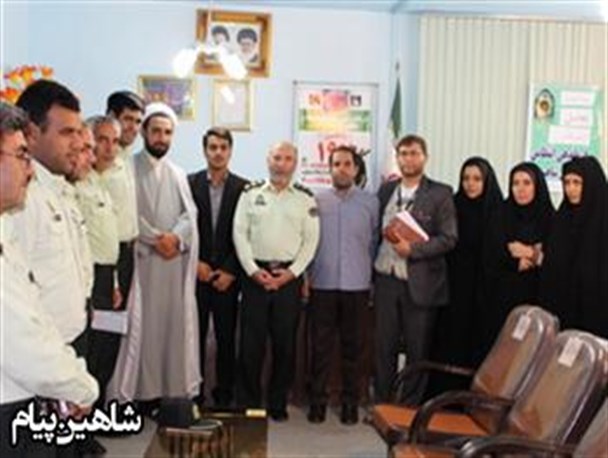 نیروی انتظامی از خبرنگاران فعال در شاهین دژ تجلیل کرد+تصاویر