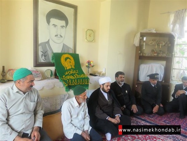 دیدار خادمین حرم رضوی با خانواده شهدا در خنداب + تصاویر