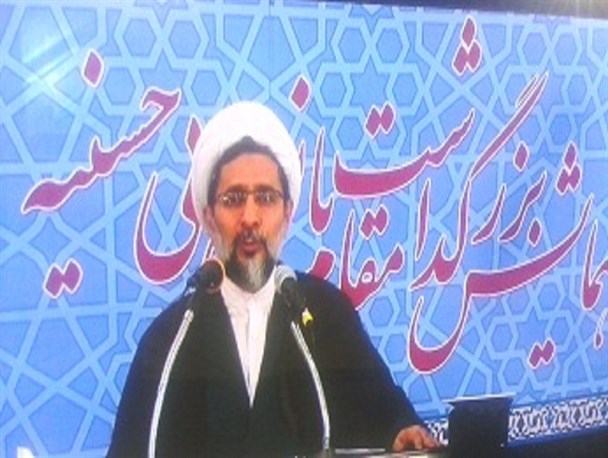 قاری قرآن ابلاغ گر پیام الهی به امت اسلامی است/به دنبال تربیت حافظان عامل هستیم/بقاع و امامزادگان بهترین نماد ظلم ستیزی هستند