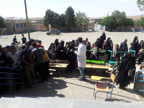 حضور چهار روزه گروه جهادی پزشکی در کنار مردم محروم اشتهارد + تصویر