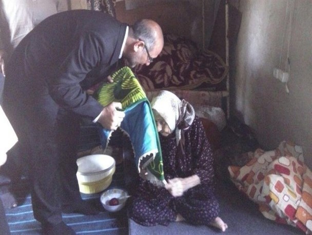 دیدار سرزده خدام رضوی از خانواده های مستضعف مناطق محروم گرگان+تصاویر