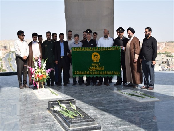 استقبال مردم مسجدسلیمان از کاروان خادمین حرم رضوی و پرچم سبز متبرک به بارگاه امام رضا (ع) +تصاویر