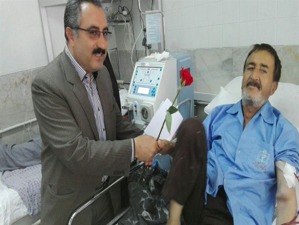 اعضای شورای شهر قوچان از بیماران دیالیزی عیادت کردند
