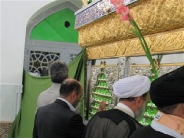 روز ملی تکریم و بزرگداشت امامزادگان در اردستان انجام شد