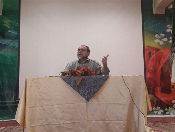 اصلی ترین هدف بین المللی انقلاب اسلامی مبارزه با فقر بین المللی است/مشکل امروز افرادی هستند که شهادت را با چرتکه مادی محاسبه می کنند