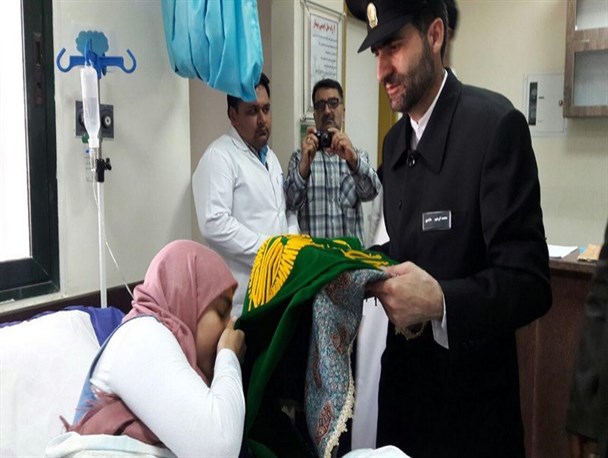 دیدار خادمان حامل پرچم رضوی با حافظان قرآن و بیماران گنبدی + تصاویر