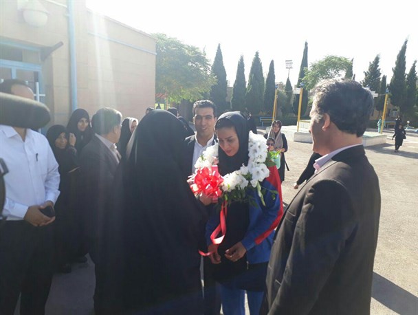 استقبال از بانوی مدال آور گرمساری