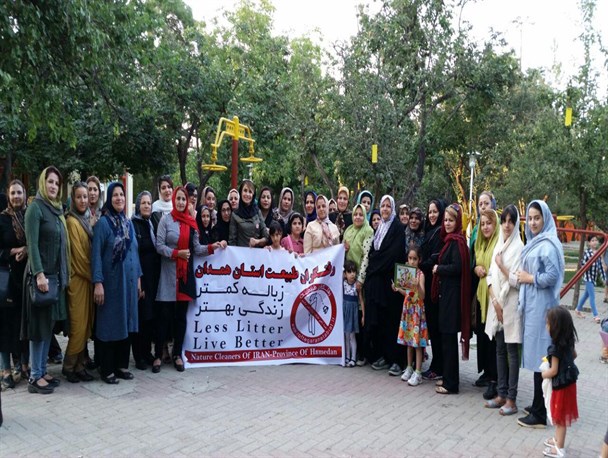 جمع آوری درهای بطری نوشابه و اهدای ویلچیر به مددجویان