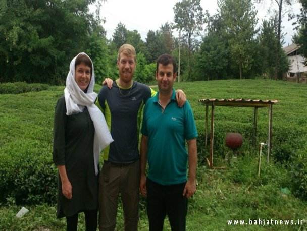 مهمان نوازی دهیار روستای «حلقه سر» فومن از یک زوج ایرلندی+عکس