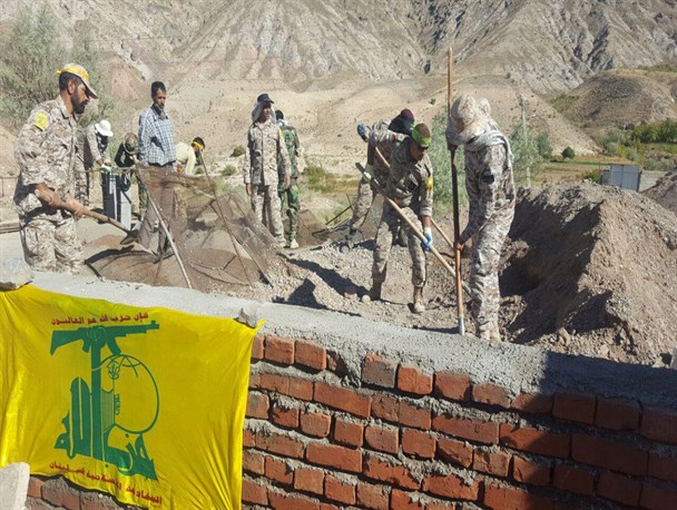 همت جهادی برای ساخت مسجد و بهسازی خانه مادر شهید در روستای دارستان راور+تصاویر