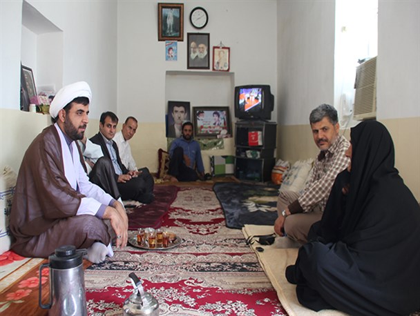 دیدار امام جمعه مُهر از خانواده شهدای شهر مُهـر