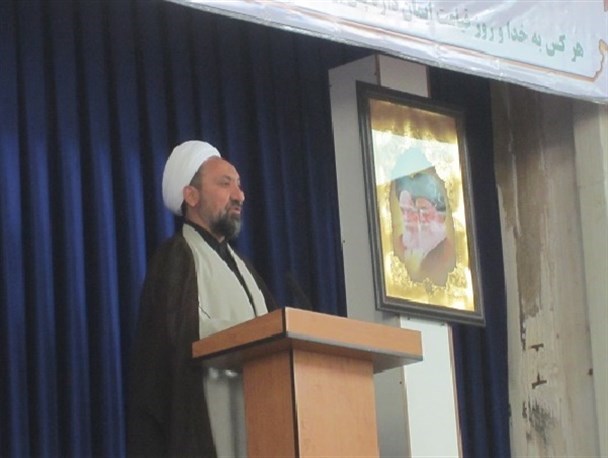 پخش موسیقی حرام و مشروبات در مجالس عروسی فرقی با سوزاندن قران ندارد