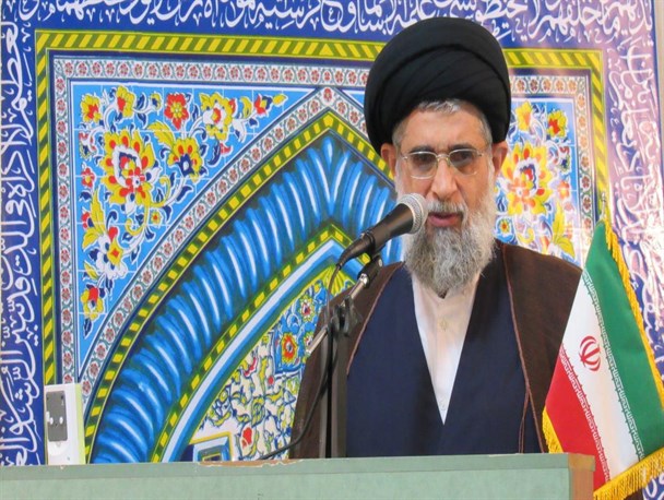 دستگاه دیپلماسی و دولت ، خواست رهبری و مردم را از آل سعود مطالبه کنند