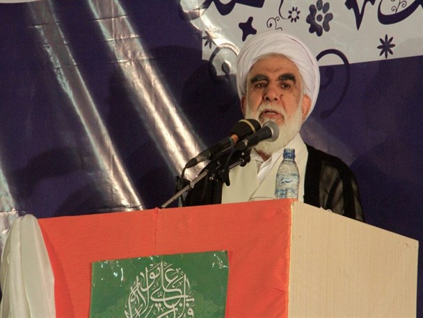 استکبار جهانی امت اسلام را مورد هدف قرار داد/ ولایت محور اصلی نجات انسانیت است