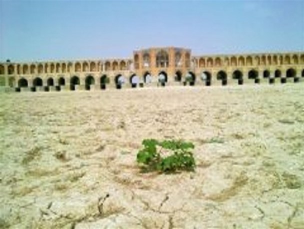 خشکی کامل زاینده رود با اجرای طرح انتقال آب «بن-بروجن»/ تردد ۷۲ هزار دانش‌آموز با بازگشایی مدارس